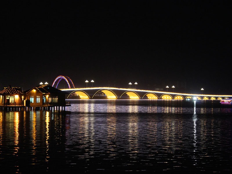 东昌湖孔桥灯光